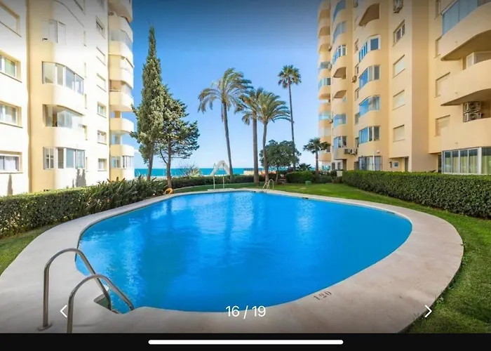 Modern, Location 2 Bedroom, Sea View * 에스테포나