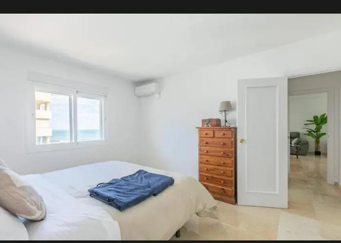 Modern, Location 2 Bedroom, Sea View * 에스테포나