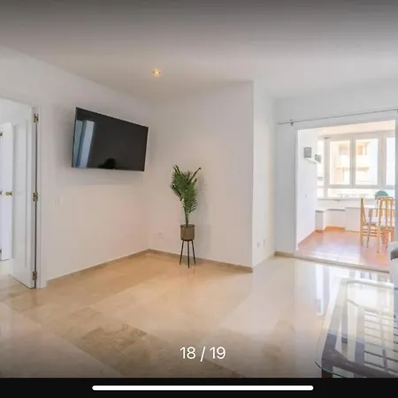2 Bedroom 8th Floor Puerto Apartment *